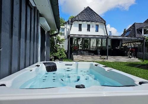 Terrasse vom Pool aus