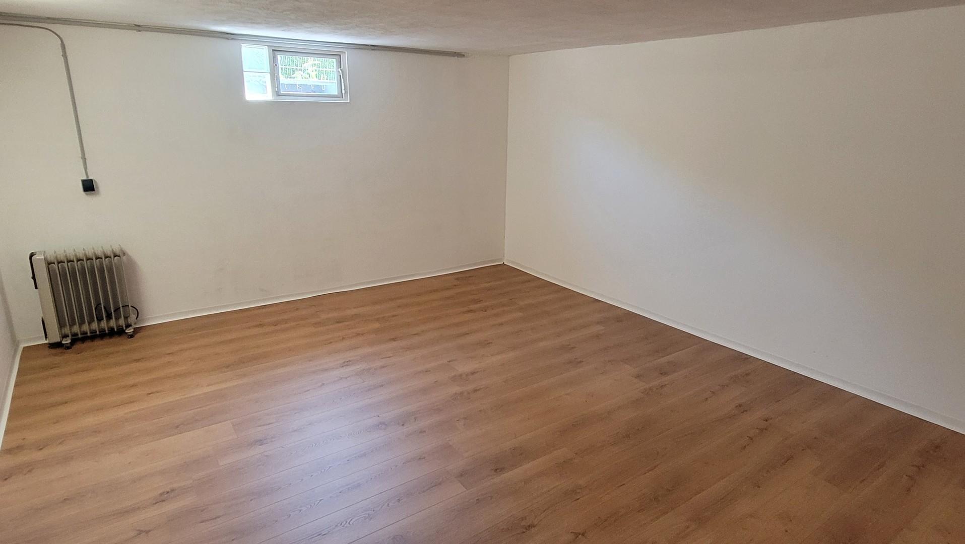 Wohnlich ausgebauter Keller 1