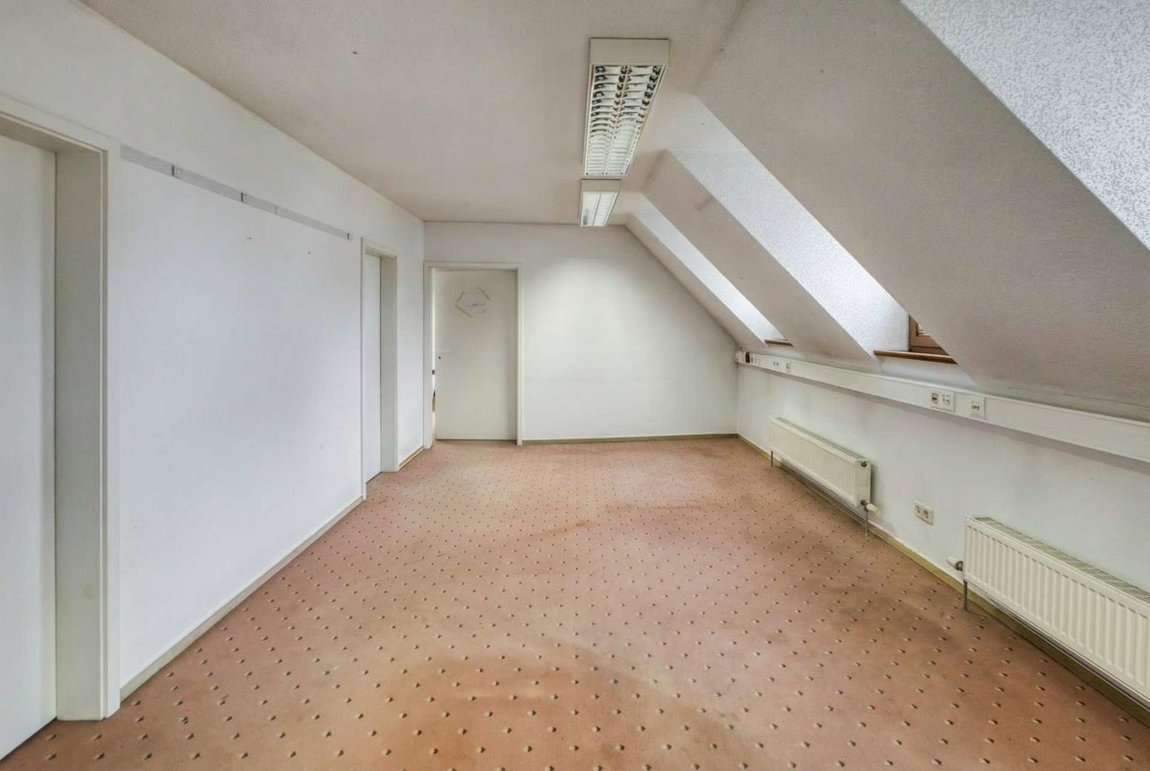 Bürogebäude Raum 1 DG
