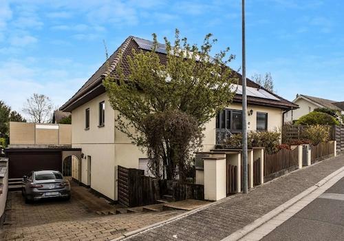Einfahrt zur Garage