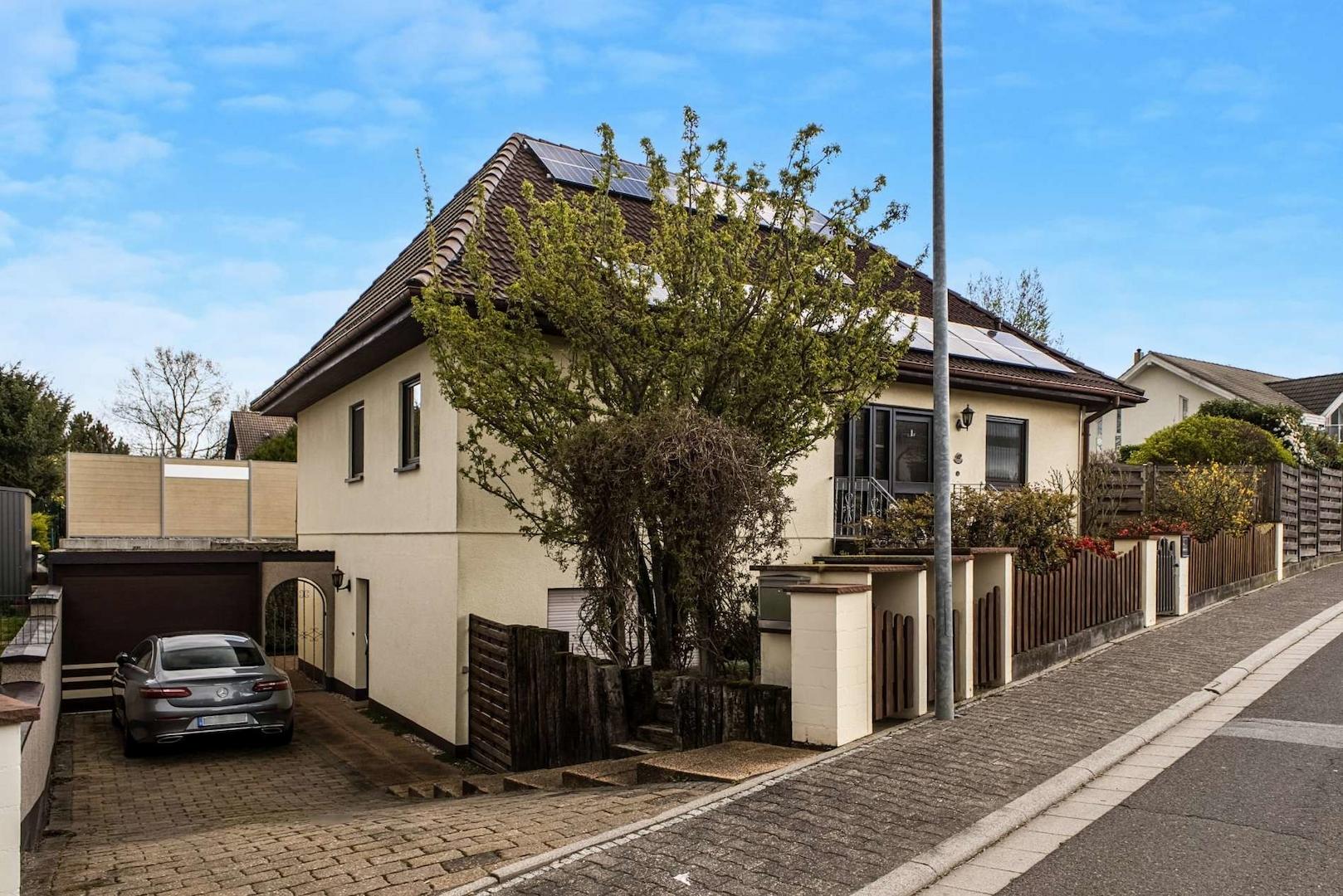 Einfahrt zur Garage