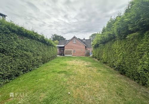 Garten mit Blick zum Haus