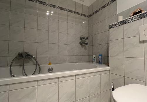 Bad mit Wanne