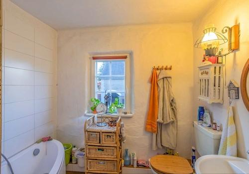 Bad mit Wanne im Obergeschoss