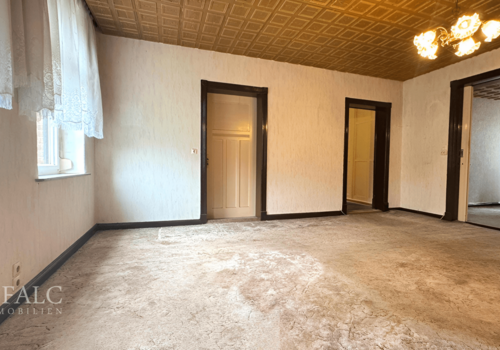 Wohnzimmer mit angrenzendem Esszimmer