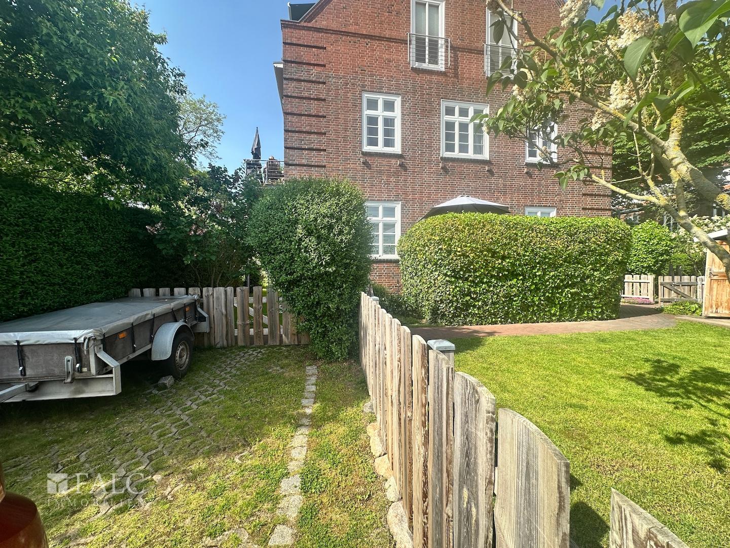 Steelplatz mit Blick in den Garten