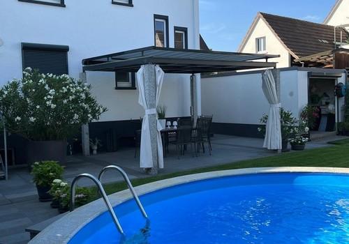 Garten mit Überdachung