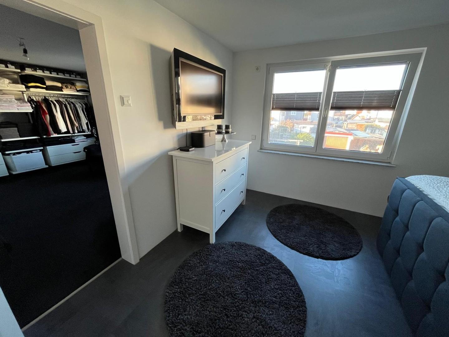 Schlafzimmer und Ankleide