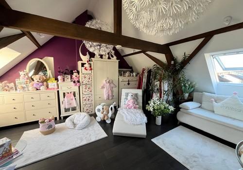 Sehr großes Dachzimmer