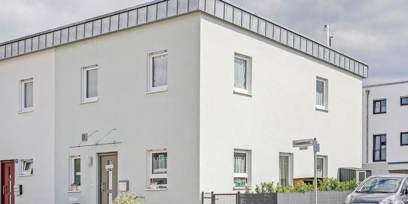 reihenhaus-bauhausstil-aussenansicht-KH-DHH-FD-