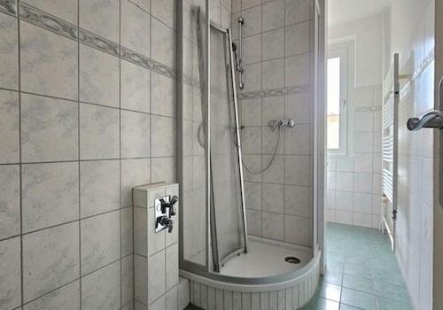 Beispielbad mit Dusch