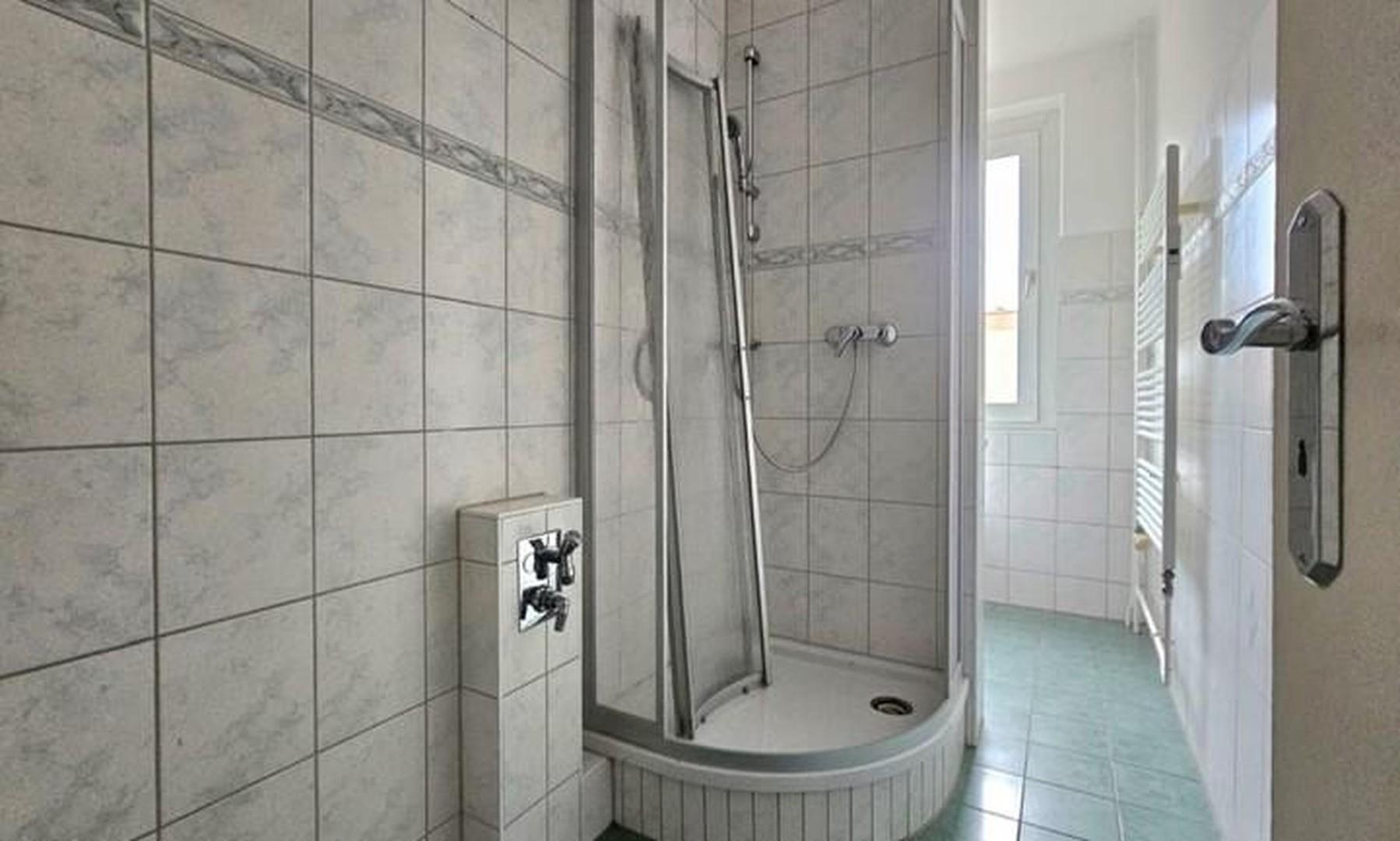 Beispielbad mit Dusch