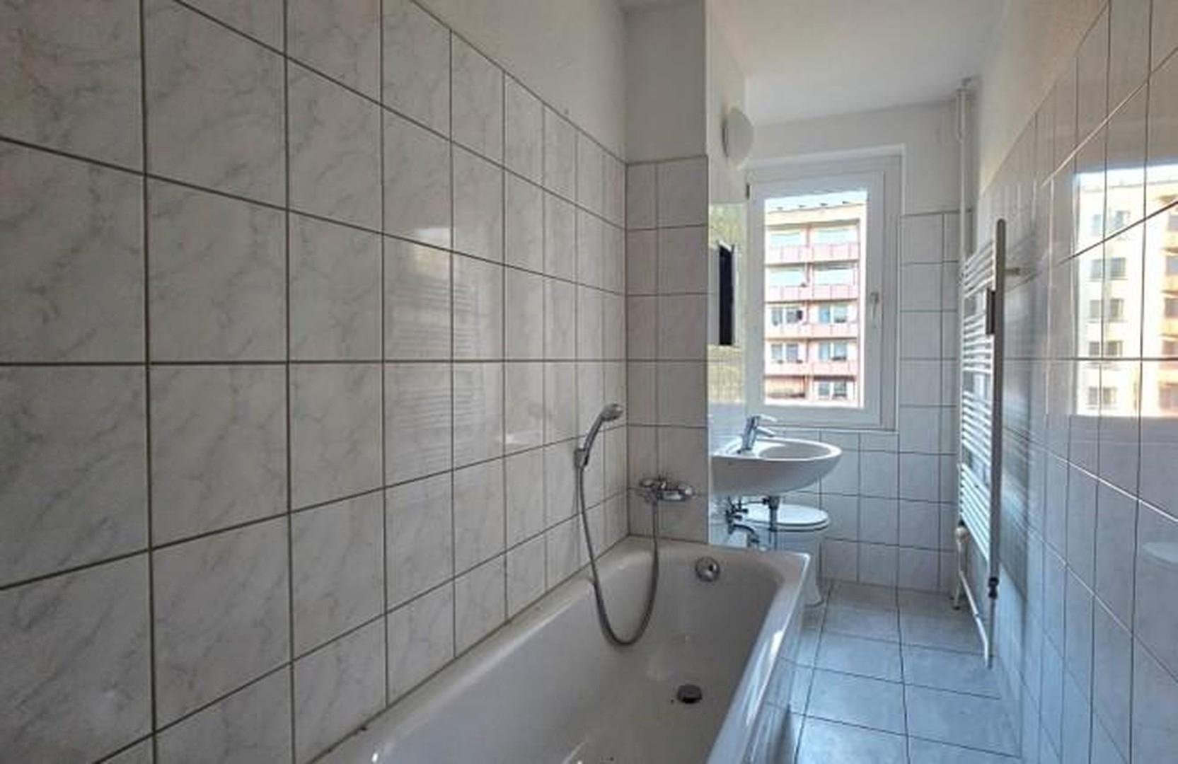 Beispielbad mit Wanne