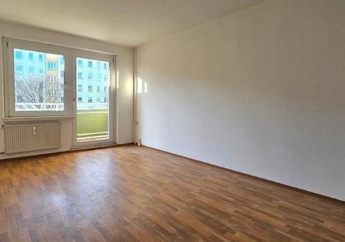 Wohnzimmer mit Balkon