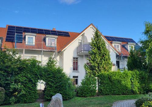 Hausansicht mit PV