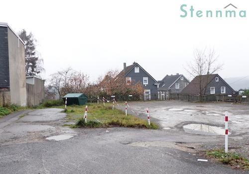Parkplatz an der Hastener Straße (vor dem Grundstück)