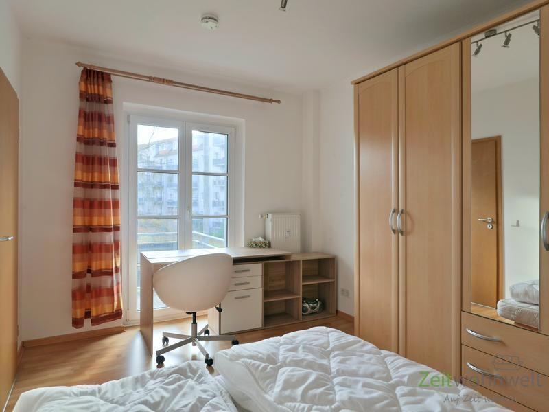 kleiner Schreibtisch im Schlafzimmer