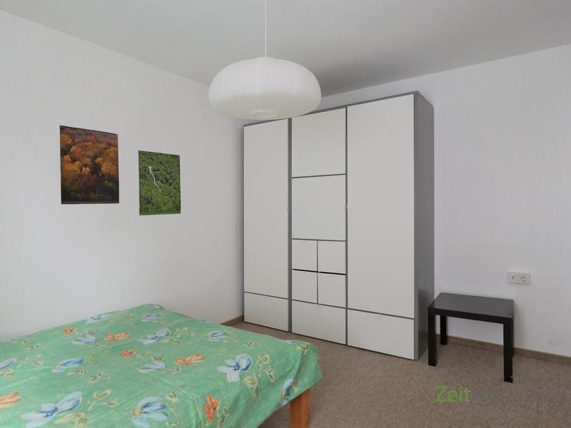 großer Kleiderschrank