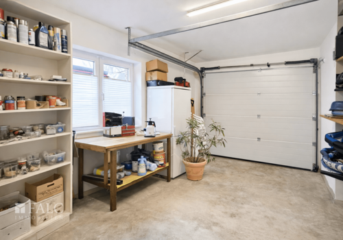 Garage mit Zugang EG