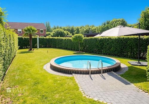 Pool - (KI generiert)