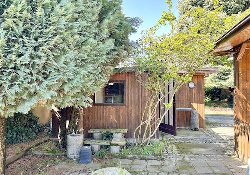 Werkstatt mit angrenzendem Carport