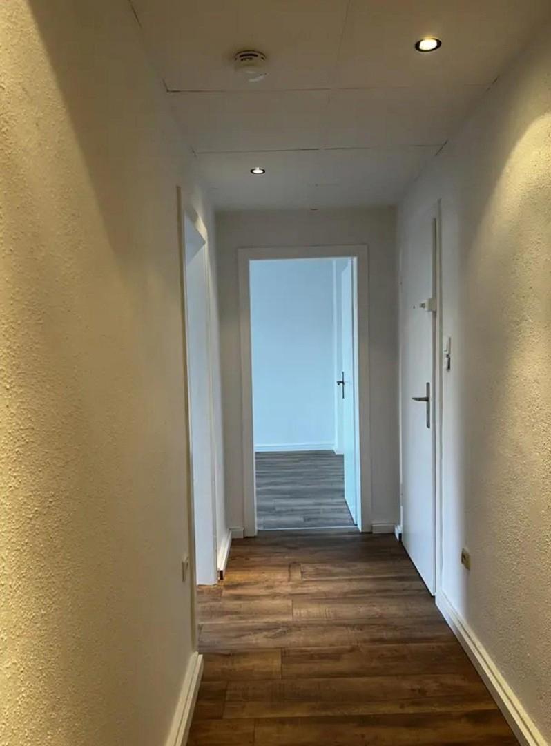 Flur_Blick vom Badezimmer