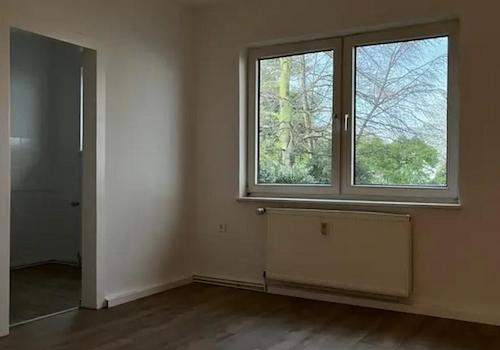 Wohnzimmer_Blick auf den Hof