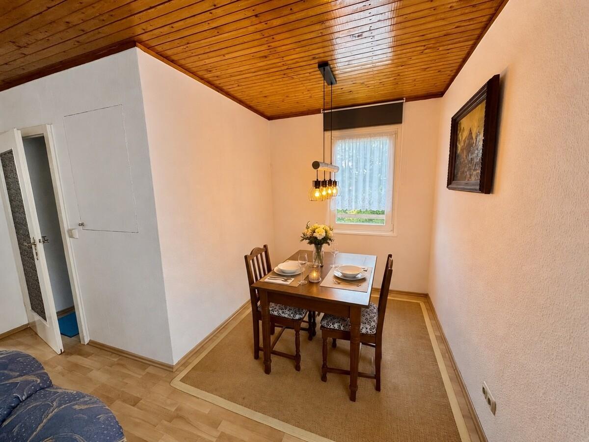 mit Esszimmer