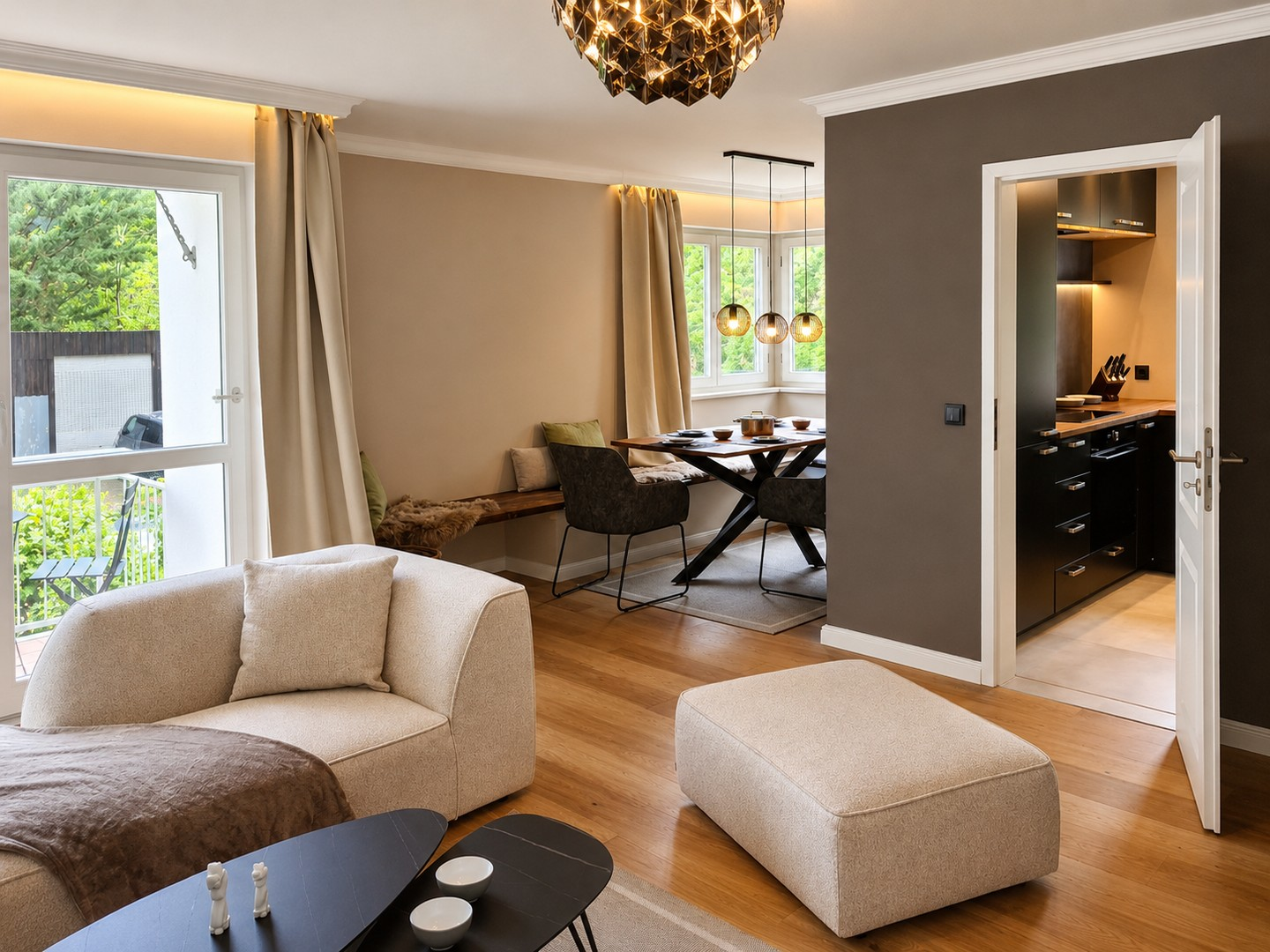 Wohnzimmer/Essbereich 