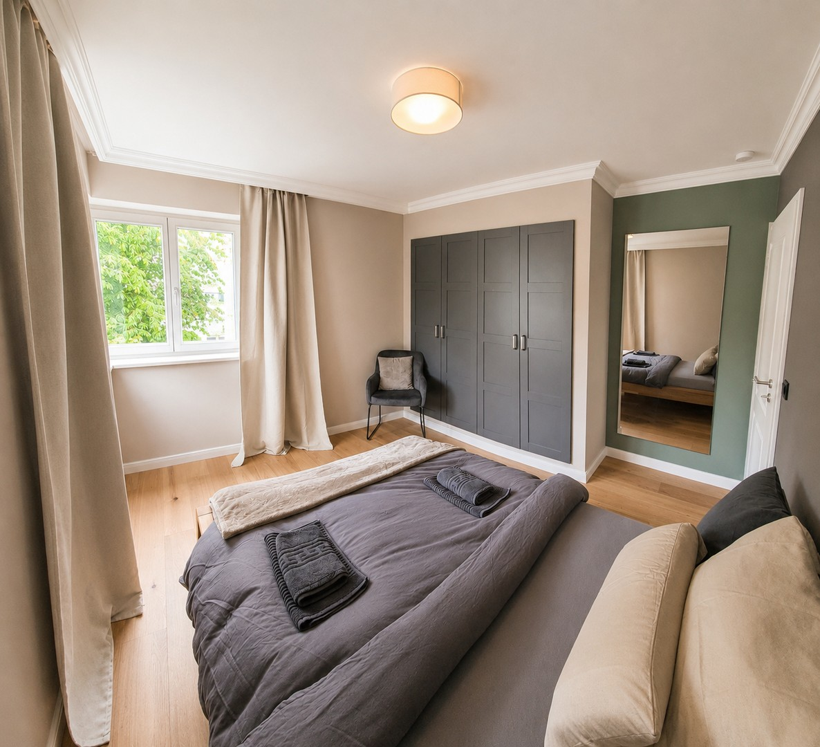 Schlafzimmer 1 