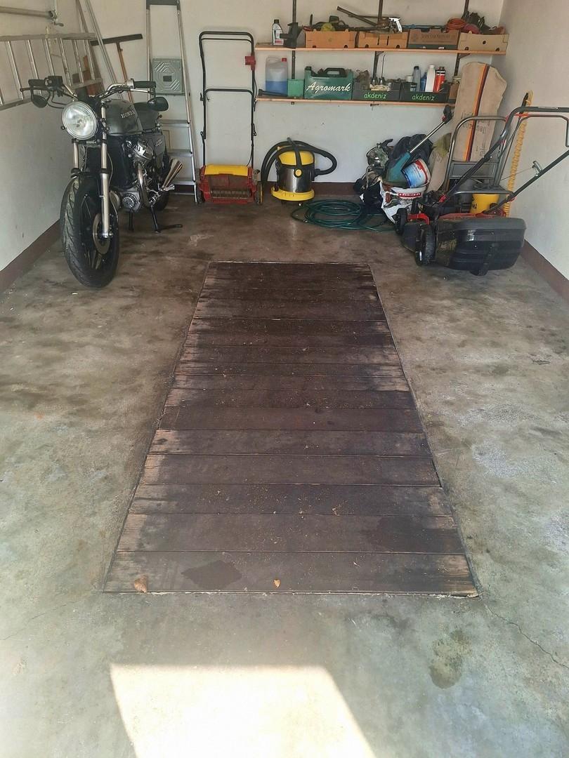 Garage mit Montagegrube