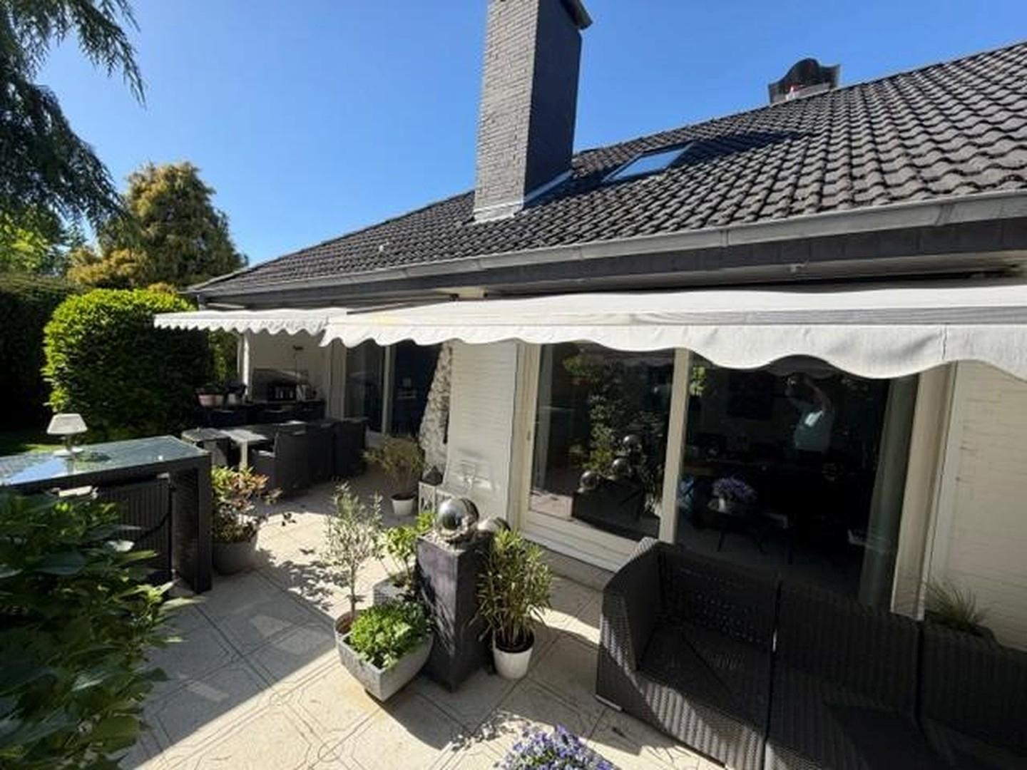 Terrasse Südseite mit Kamin