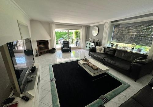 Wohnzimmer mit Kamin