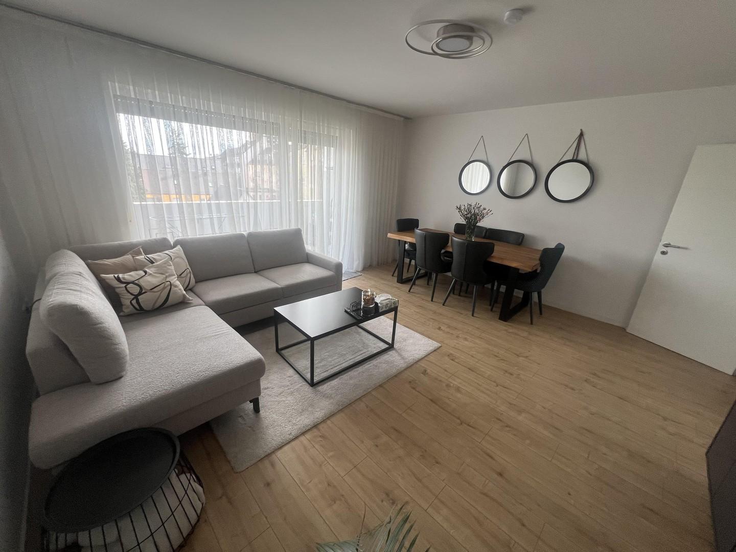 Wohnzimmer mit Essbereich