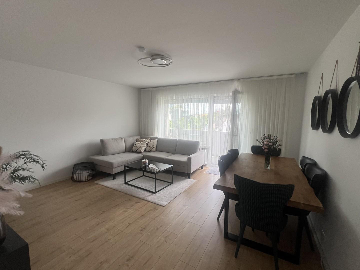 Wohnzimmer mit Essbereich