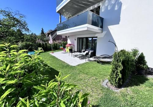 Terrasse und Privatgarten