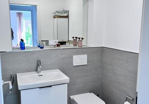 Gäste- WC mit Waschtisch