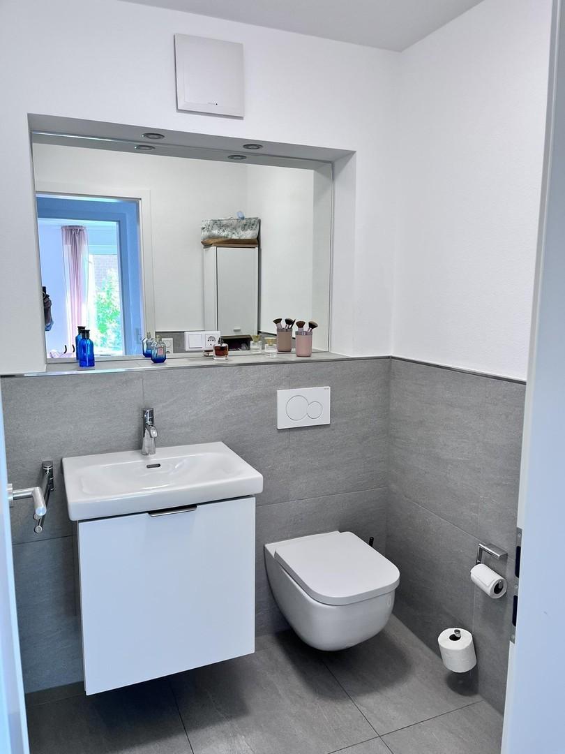 Gäste- WC mit Waschtisch