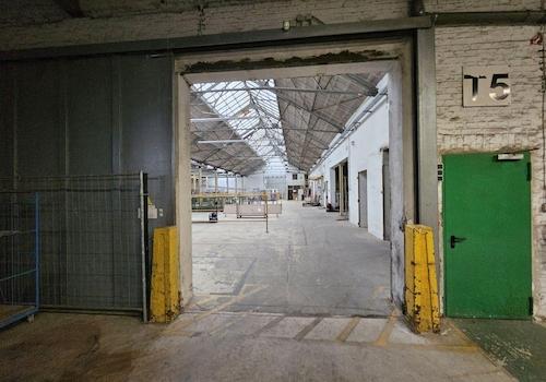 Halle 2 Blick in Halle 1