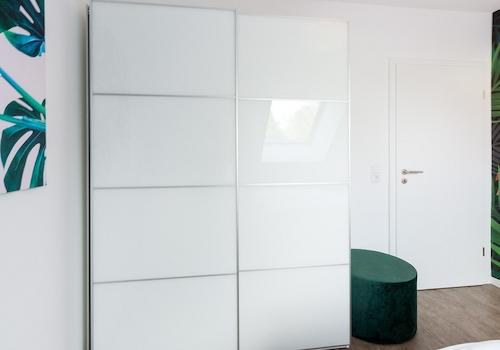 Schrank im Schlafzimmer