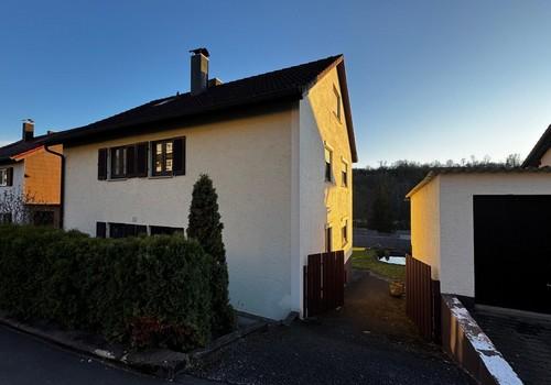 Außenansicht Haus Garage