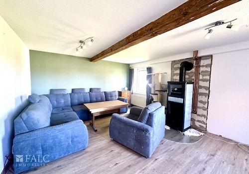 Wohnzimmer mit Kamin