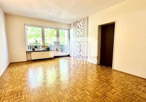 Wohnzimmer / Zugang Balkon