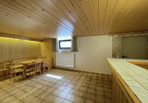 Schöner Kellerraum mit Fenster + Heizkörper + Wasseranschluss