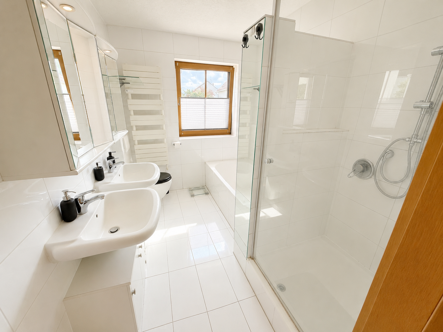 Duschbad mit Badewanne