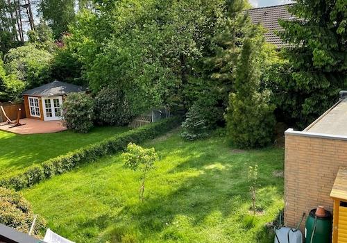 OG: Blick vom Balkon ins Grüne