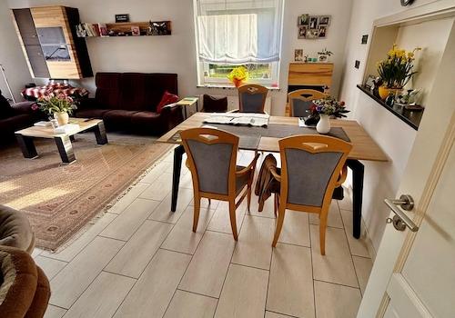 EG: Wohnzimmer mit Esstisch