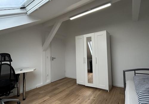 Zimmer 1 möbliert