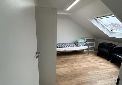Zimmer 1 möbliert