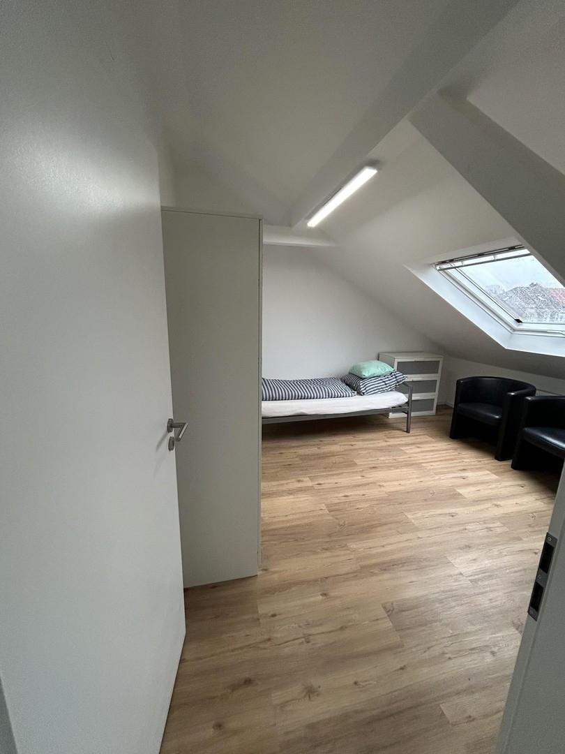 Zimmer 1 möbliert